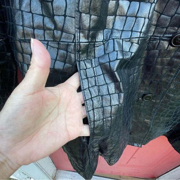 DIALOGUE EMBOSED CROC JACKET - Picture 9 of 10